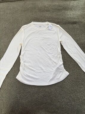 GAP White Long Sleeve Crewneck Top